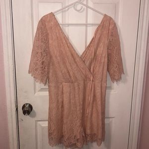 ❤️LACE BLUSH PINK ROMPER NWOTG